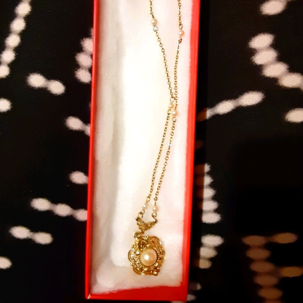 Women's necklace